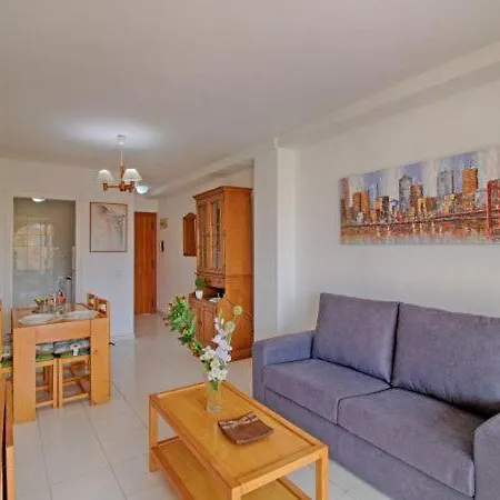 Sleeps 3 With Pool Air Con And Wifi
