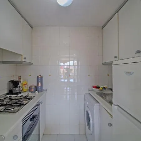 شقة Sleeps 3 With Pool Air Con And Wifi