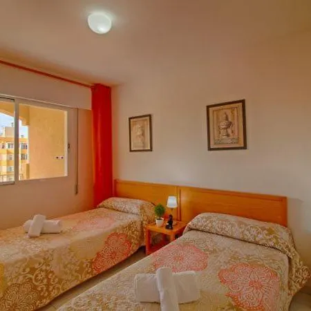 Sleeps 3 With Pool Air Con And Wifi